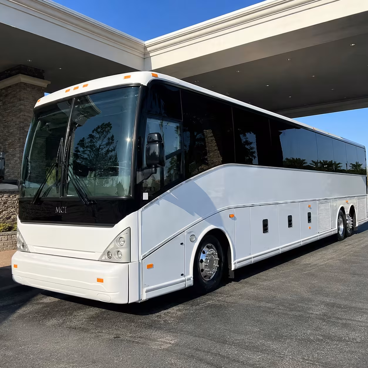 alexandria shuttle buses to dulles international airport